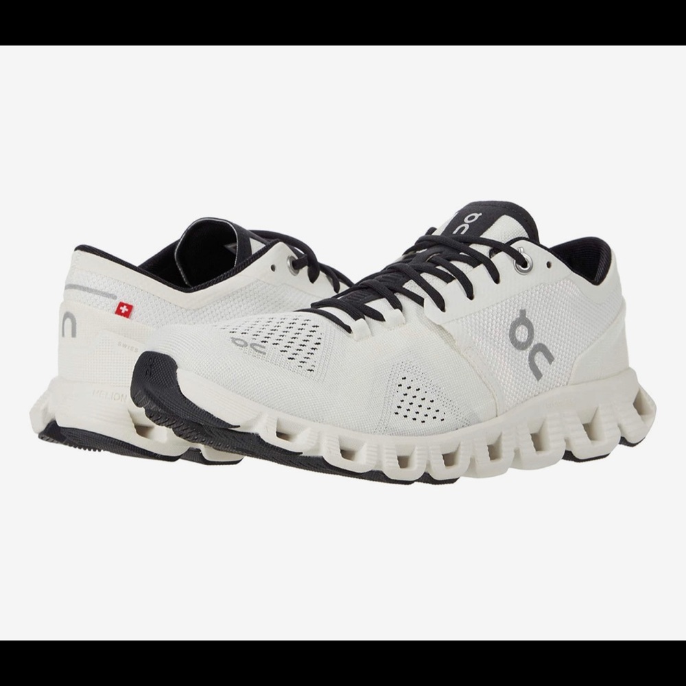 On cloud running shoes women size 8